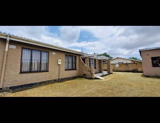 4 BEDROOM HOUSE FOR SALE IN UMLAZI Z